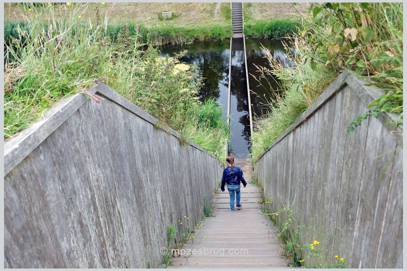 mozesbrug onder water voor de Roversrun 